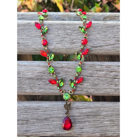Vintage Red & Green Crystal Lariat Necklace, Bronze Tone, Christmas Necklace - Picture 8 of 10